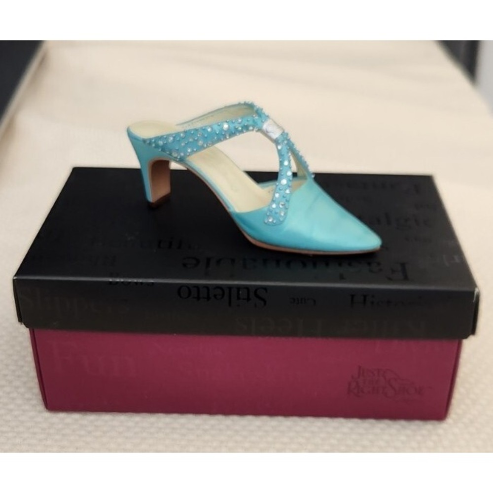 JUST THE RIGHT SHOE BY RAINE WILLITTS SOCIETY SLIDE #25064 No COA Fashion Figure